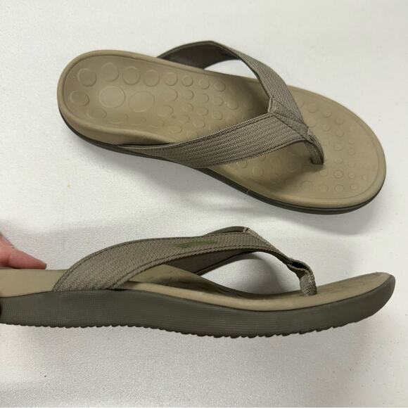 Vionic Tan 44 Wave Unisex Sandal Flip Flops Womens 7 Comfort Shoe Beachy Holiday - Picture 3 of 11